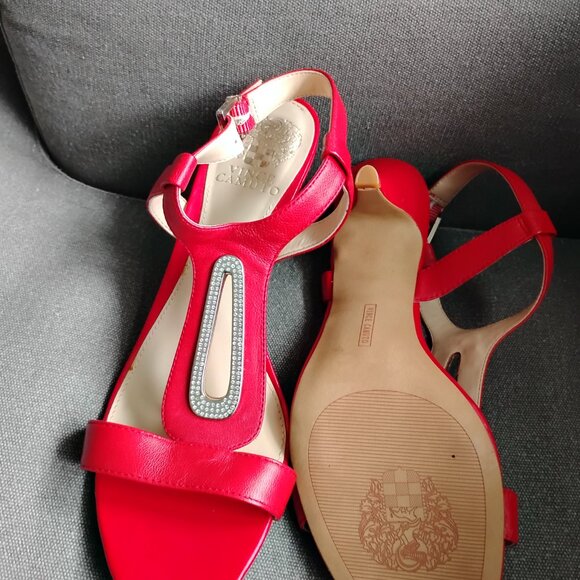 Vince Camuto nwt with clear crystals with 3 inch heel size 9 - Picture 2 of 2